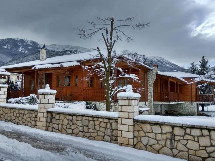 Xylino Chalet Kalavryta Exterior photo